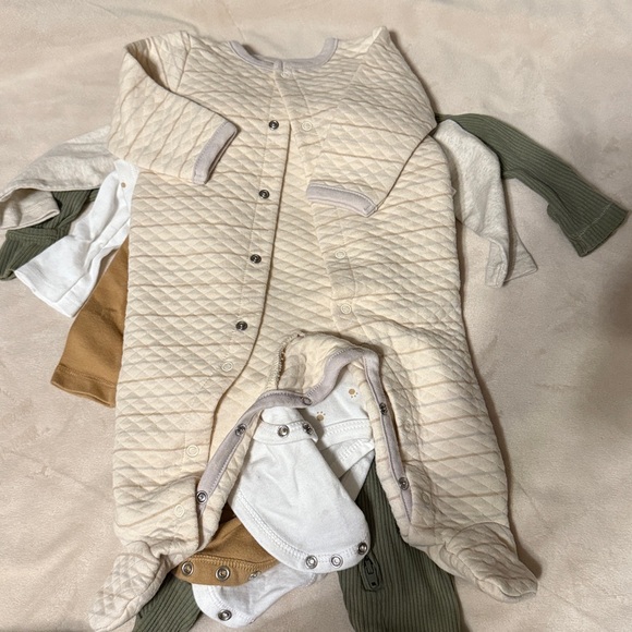 Assorted Kids One Pieces Set - Picture 4 of 8